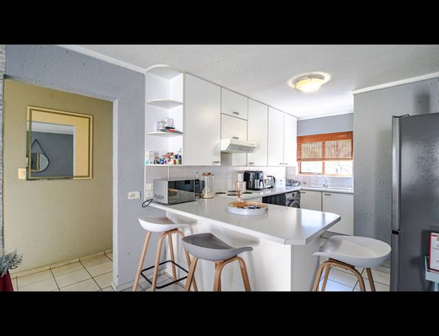 2 BEDROOM APARTMENT FOR SALE IN MARAIS STEYN PARK